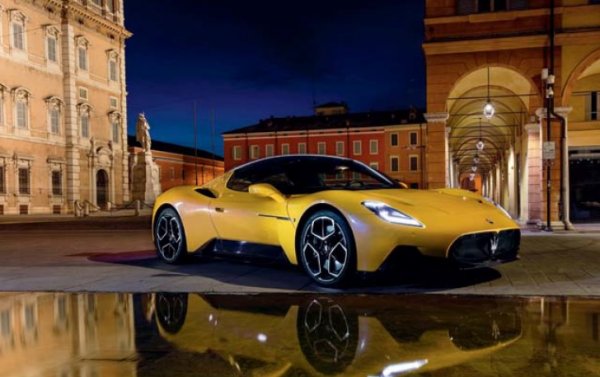 První dojmy ze supersportu Maserati MC20 v magazínu "Proč Ne"