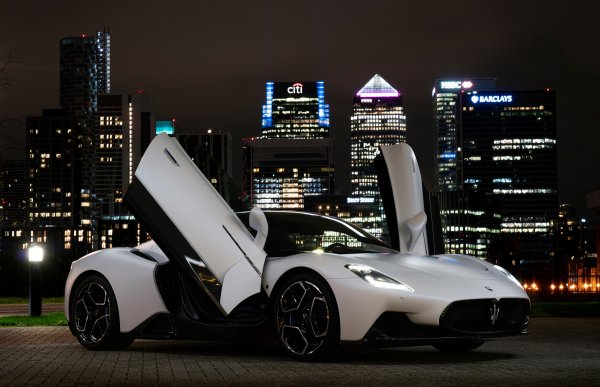 Britský časopis GQ vyhlásil vůz Maserati MC20 „Supersportovním vozem roku“